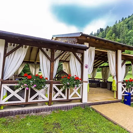 ホリデーパーク Tsarynka Eco Complex スラブスク